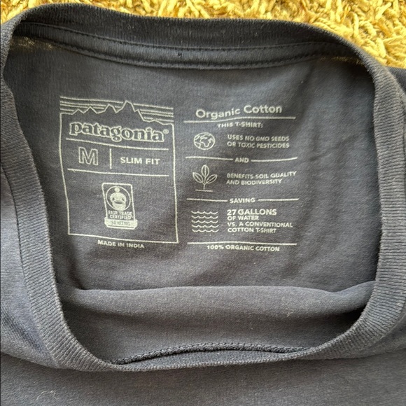 Patagonia Men's Navy Blue T-Shirt - Picture 2 of 3